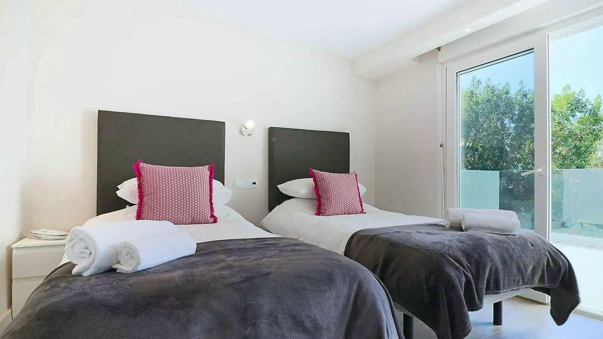 Welcoming Chalet In Marbella With Pool And Air Conditioning Villa