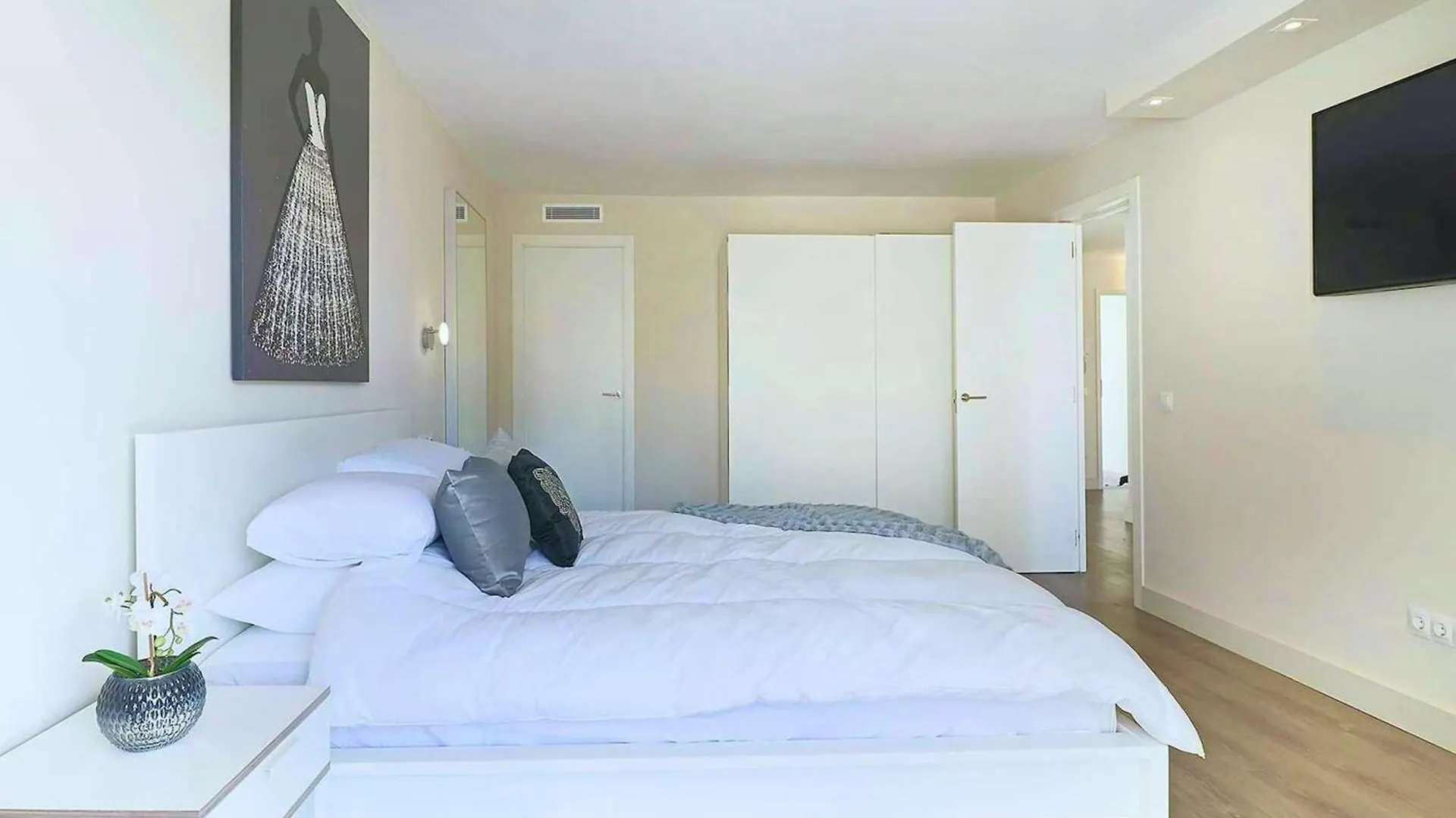 Welcoming Chalet In Marbella With Pool And Air Conditioning Villa