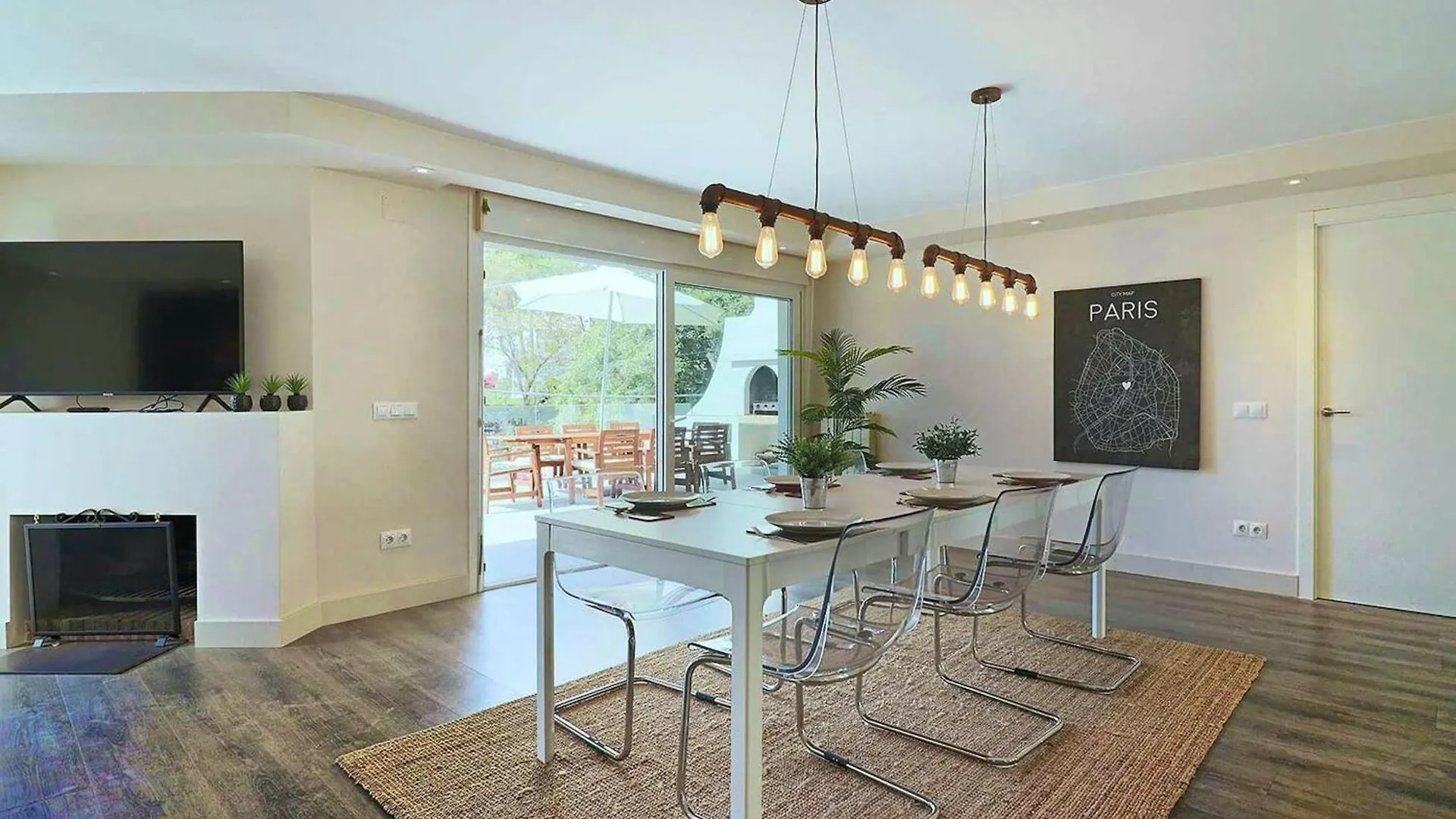 Welcoming Chalet In Marbella With Pool And Air Conditioning Villa