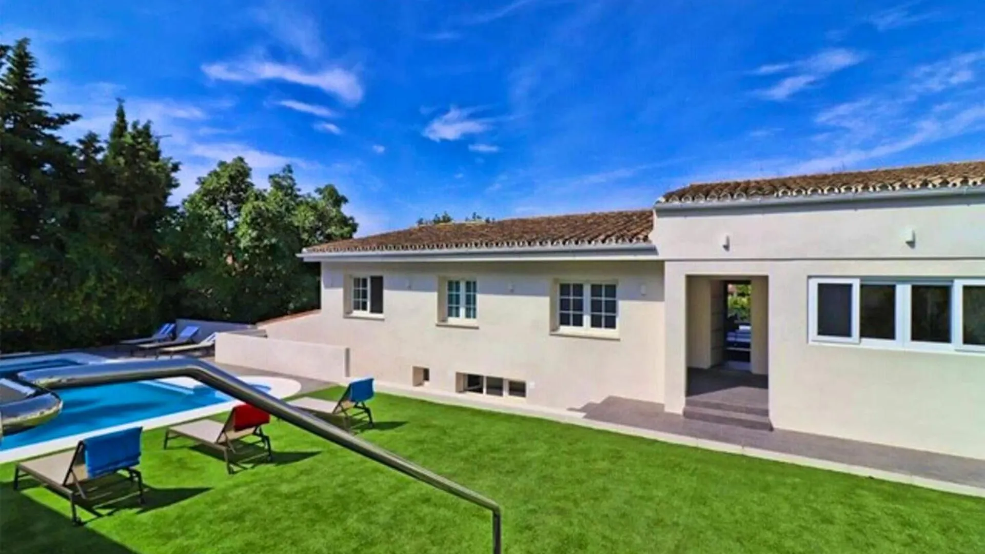 Welcoming Chalet In Marbella With Pool And Air Conditioning Villa