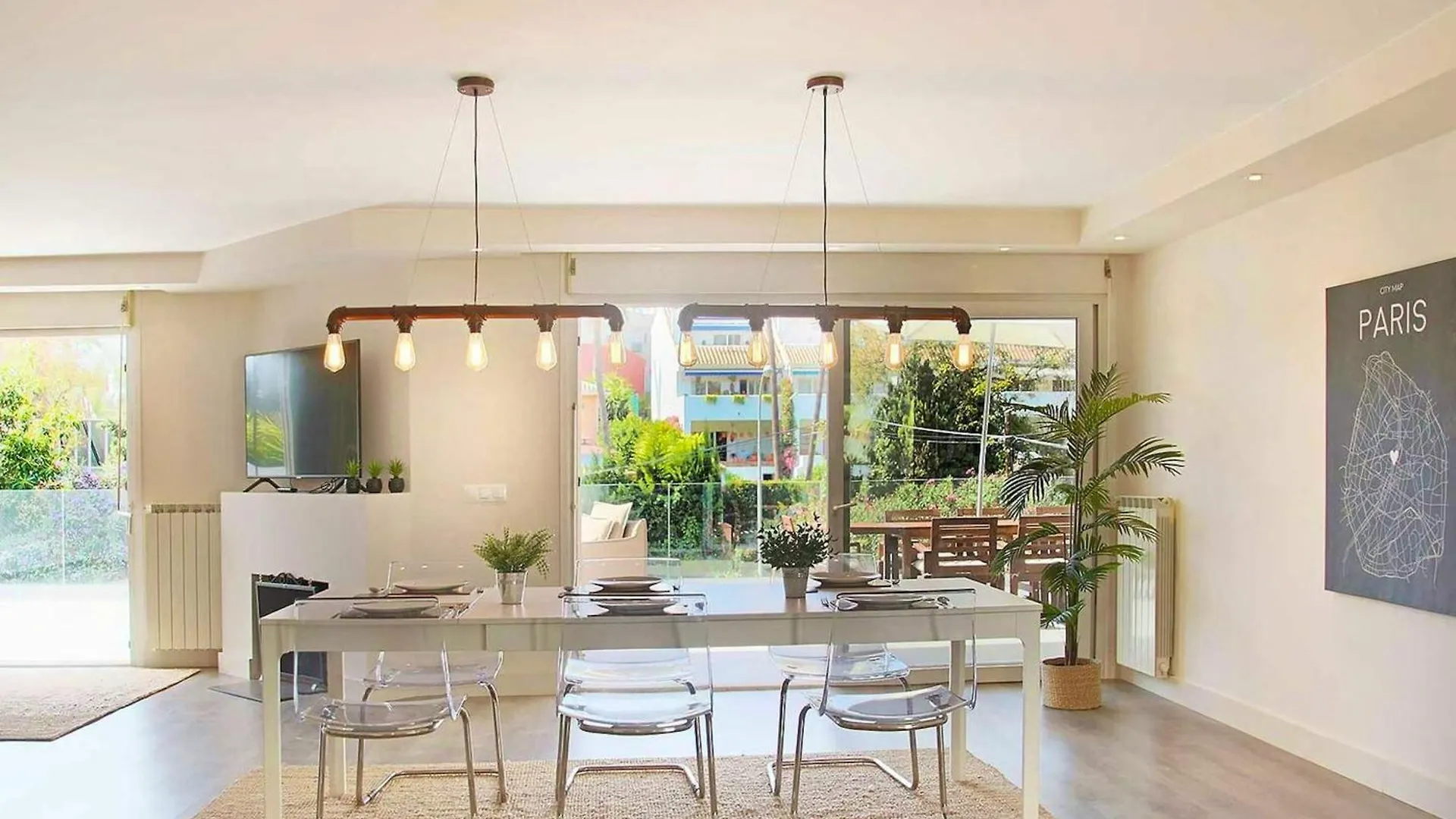 Welcoming Chalet In Marbella With Pool And Air Conditioning Villa