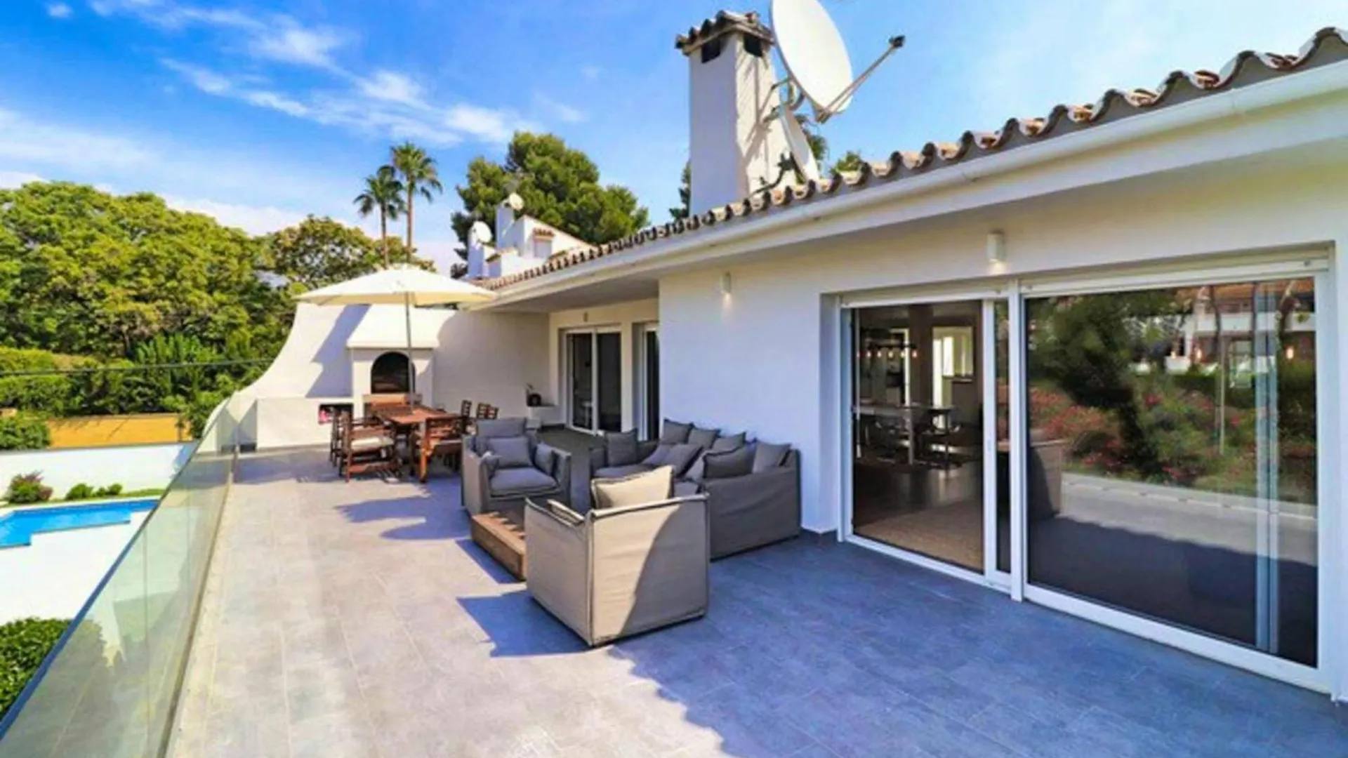 Welcoming Chalet In Marbella With Pool And Air Conditioning Villa